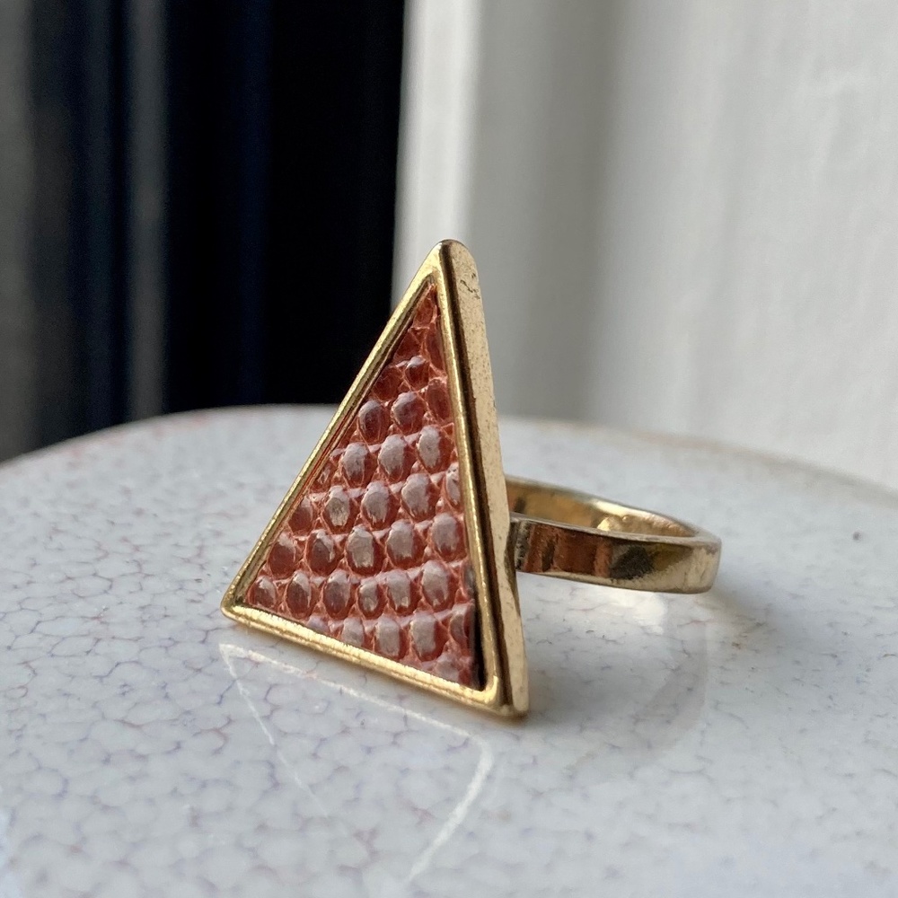 3D Printed Art Deco Triangle Ring w/Cognac Lizard